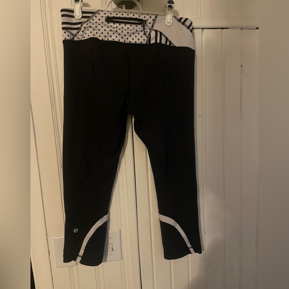 Black and White Lululemon Athletic Leggings
